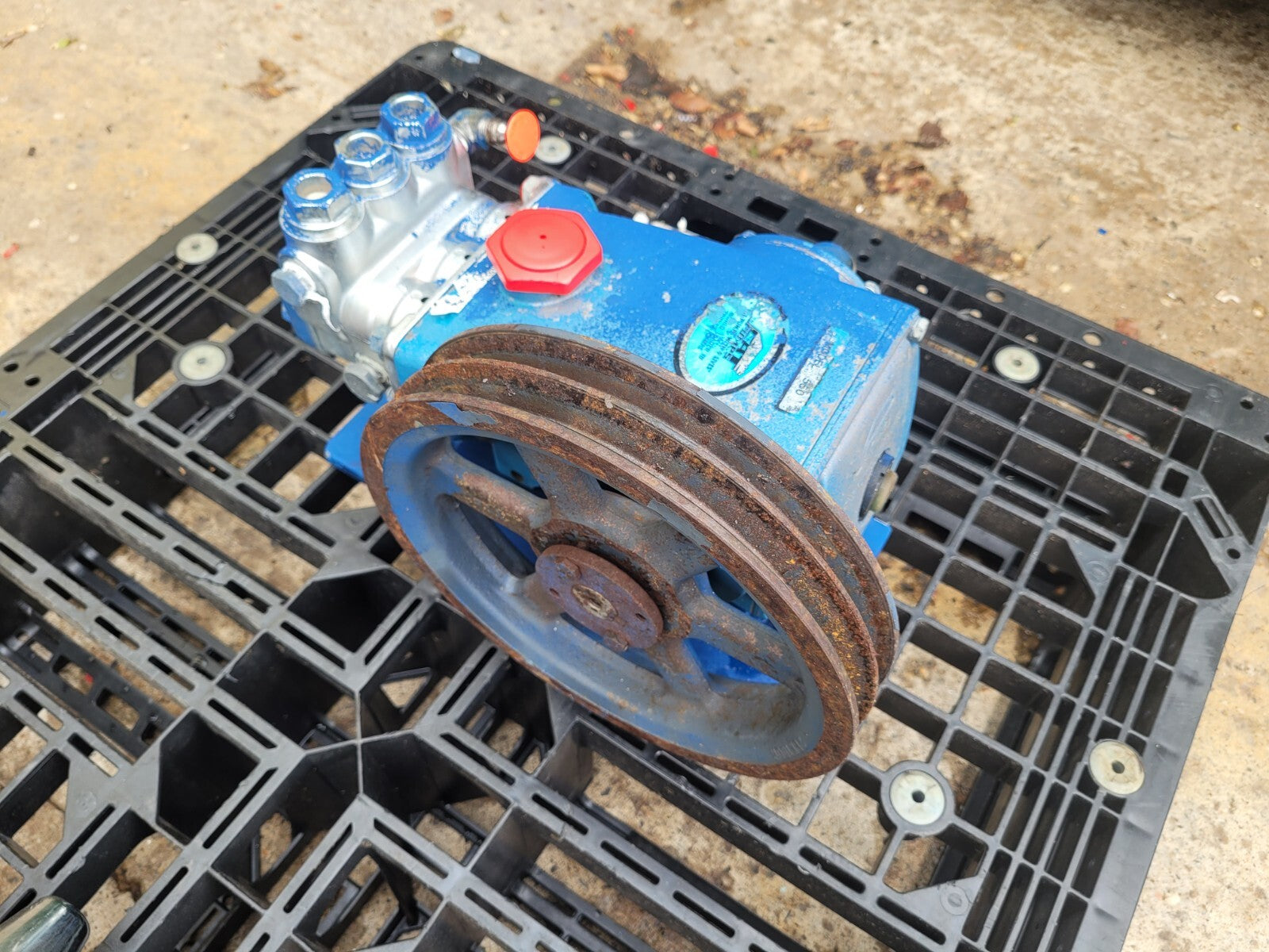 CAT Pump Model 550 5 GPM / 3000 PSI Belt Drive 7 Frame Plunger PD Working Pull