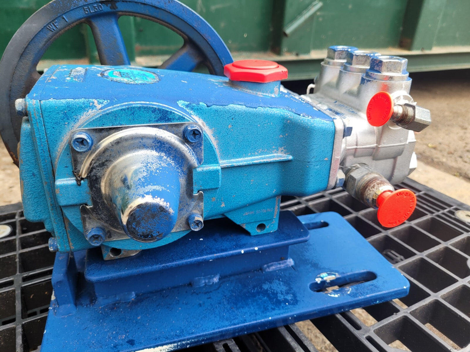 CAT Pump Model 550 5 GPM / 3000 PSI Belt Drive 7 Frame Plunger PD Working Pull