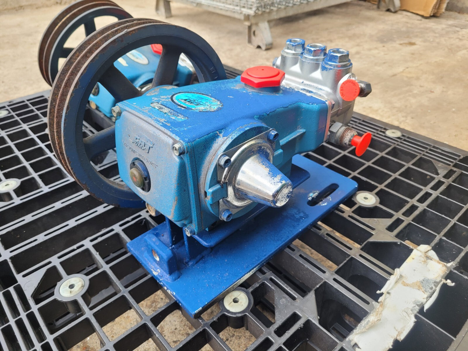 CAT Pump Model 550 5 GPM / 3000 PSI Belt Drive 7 Frame Plunger PD Working Pull