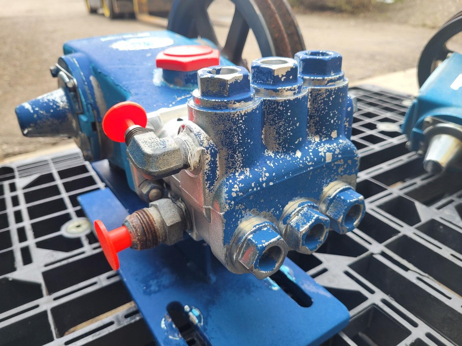 CAT Pump Model 550 5 GPM / 3000 PSI Belt Drive 7 Frame Plunger PD Working Pull