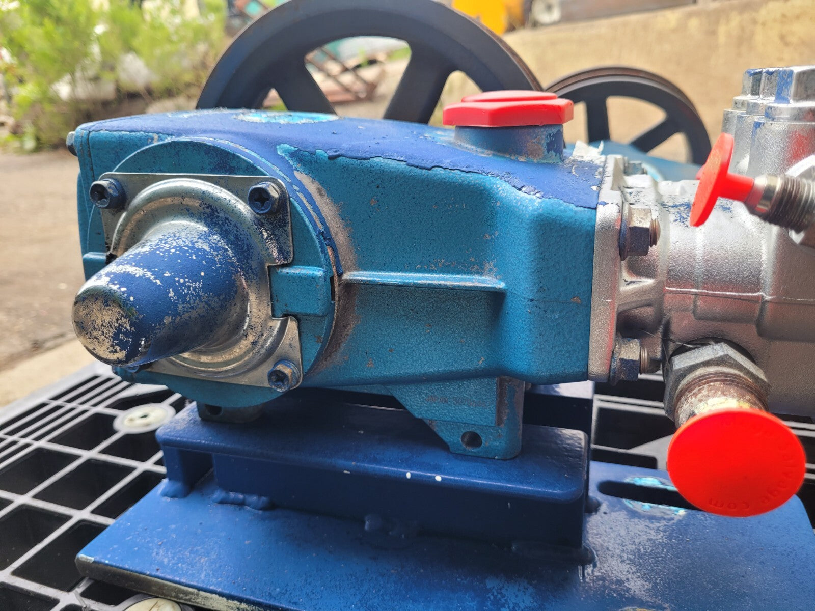 CAT Pump Model 550 5 GPM / 3000 PSI Belt Drive 7 Frame Plunger PD Working Pull