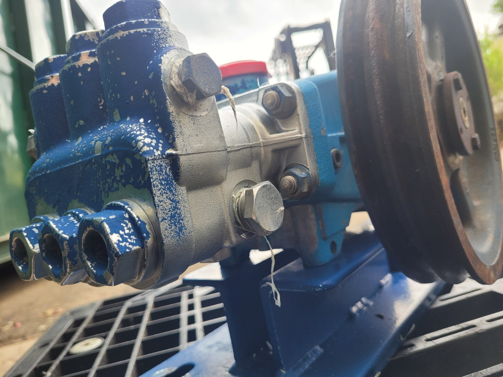 CAT Pump Model 550 5 GPM / 3000 PSI Belt Drive 7 Frame Plunger PD Working Pull