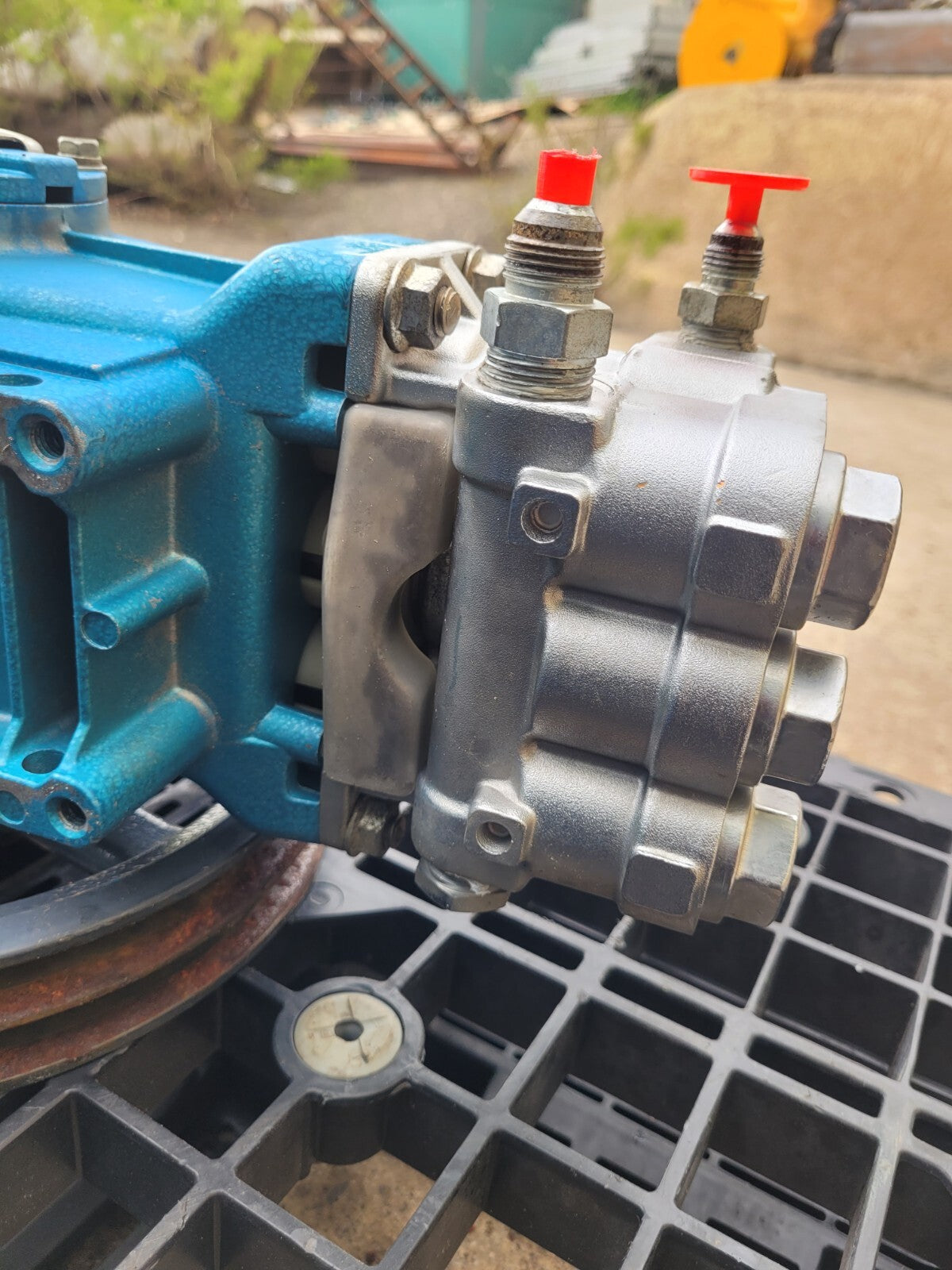 CAT Pump Model 550 5 GPM / 3000 PSI Belt Drive 7 Frame Plunger PD Working Pull