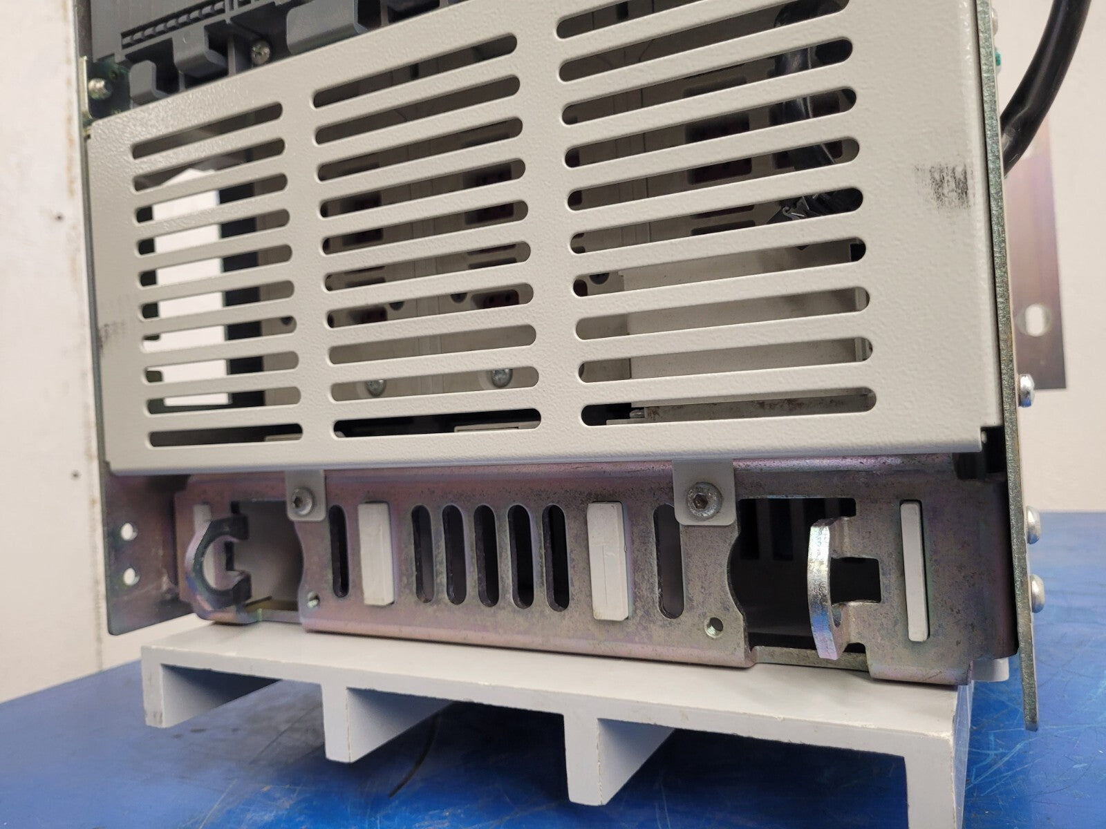 ABB SACE Emax 2.2N  1600A Ekip Touch LSIG E2.2N 3 Pole Circuit Breaker [2A]