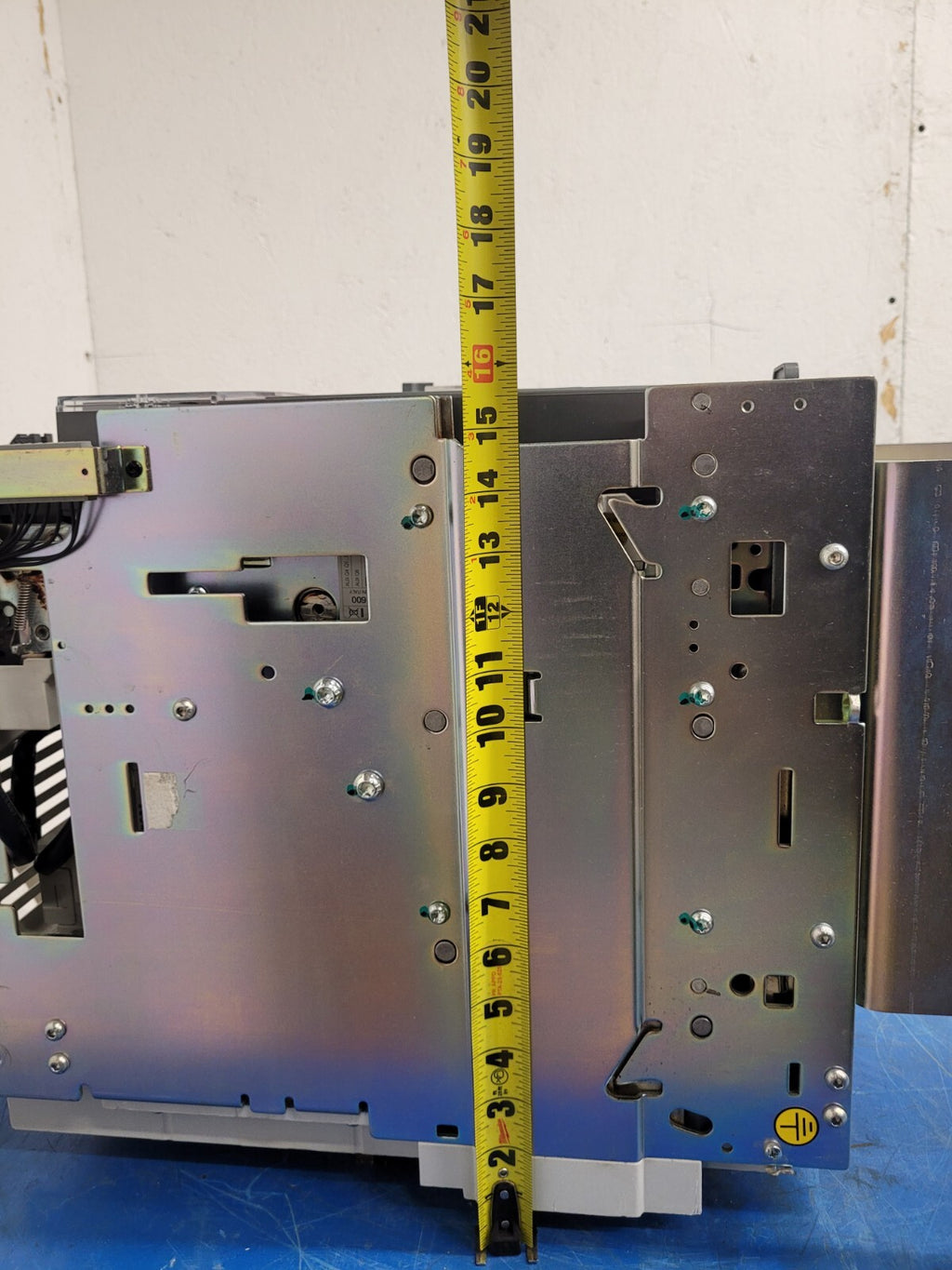 ABB SACE Emax 2.2N  1600A Ekip Touch LSIG E2.2N 3 Pole Circuit Breaker [2A]