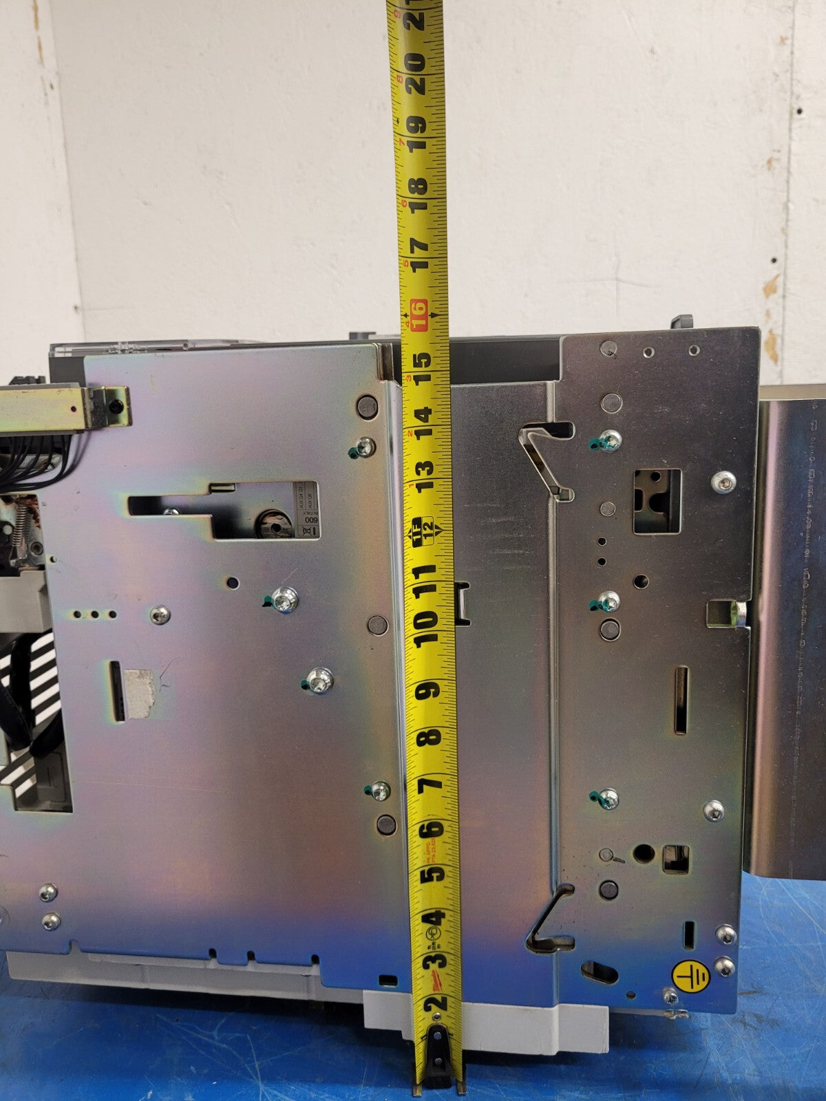 ABB SACE Emax 2.2N  1600A Ekip Touch LSIG E2.2N 3 Pole Circuit Breaker [2A]