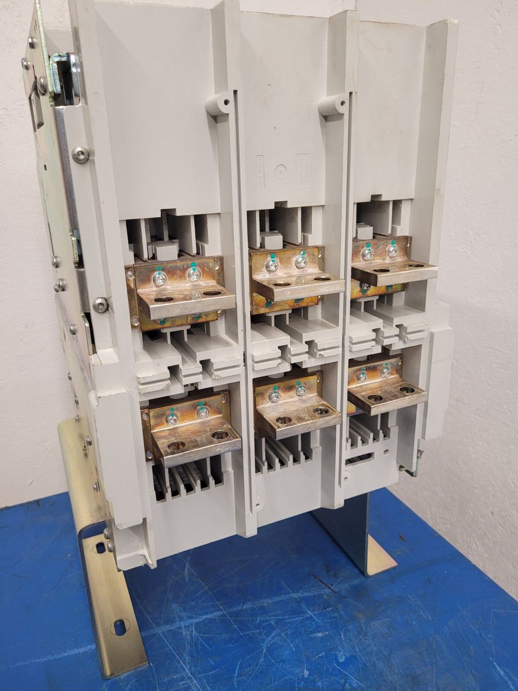 ABB SACE Emax 2.2N  1600A Ekip Touch LSIG E2.2N 3 Pole Circuit Breaker [2A]