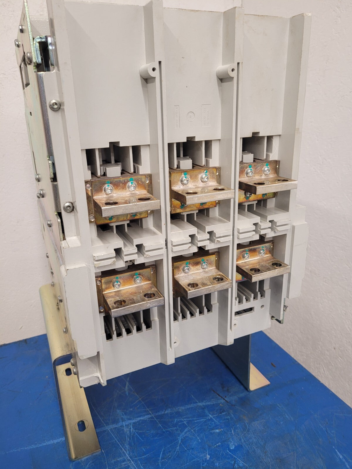 ABB SACE Emax 2.2N  1600A Ekip Touch LSIG E2.2N 3 Pole Circuit Breaker [2A]