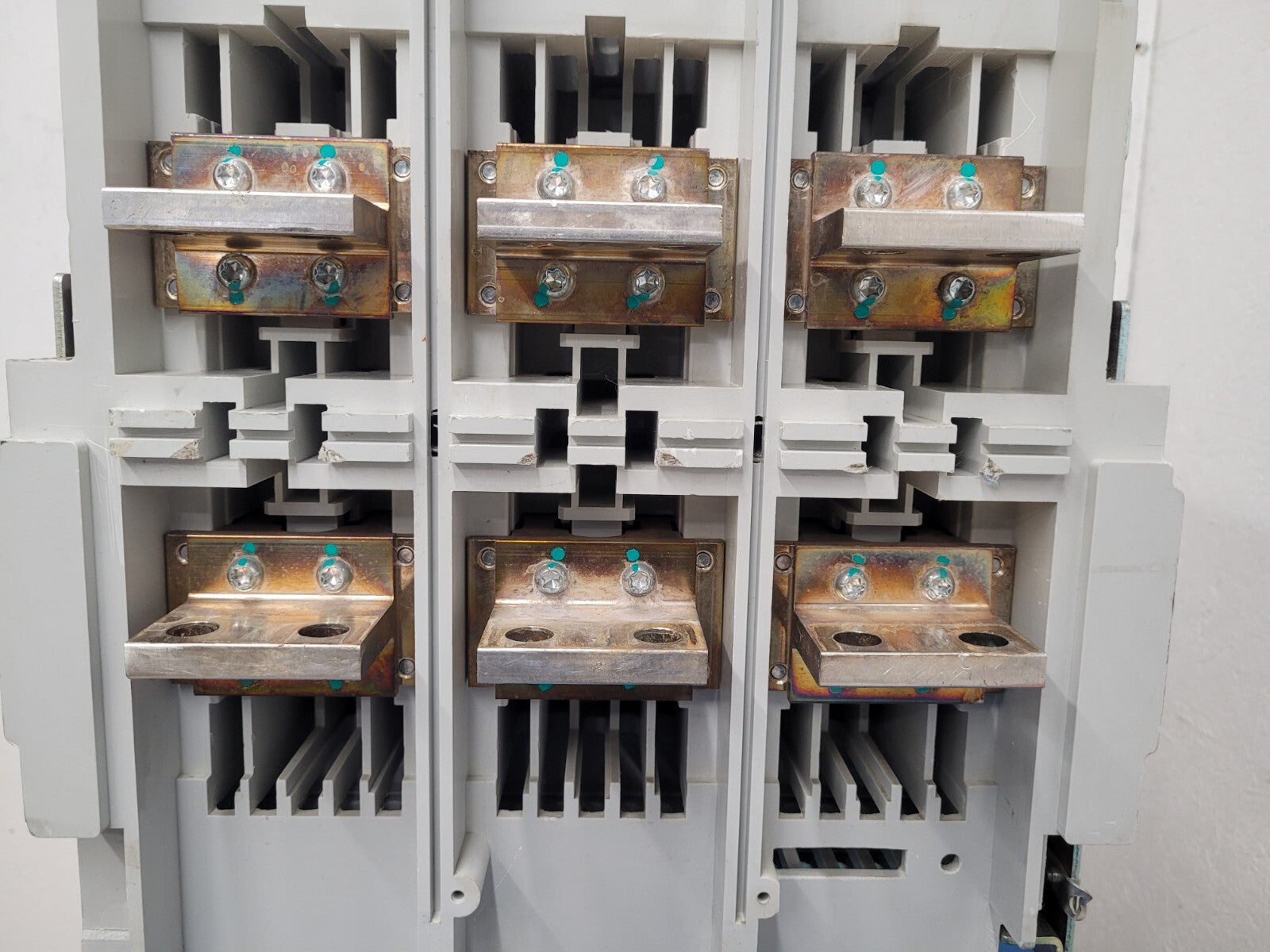 ABB SACE Emax 2.2N  1600A Ekip Touch LSIG E2.2N 3 Pole Circuit Breaker [2A]