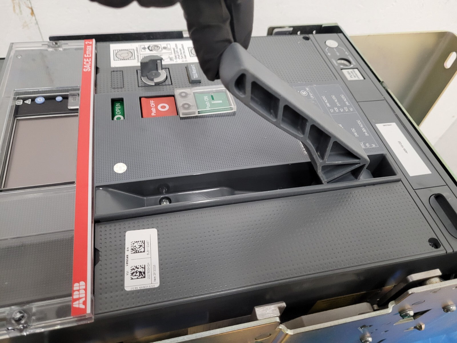 ABB SACE Emax 2.2N  1600A Ekip Touch LSIG E2.2N 3 Pole Circuit Breaker [2A]