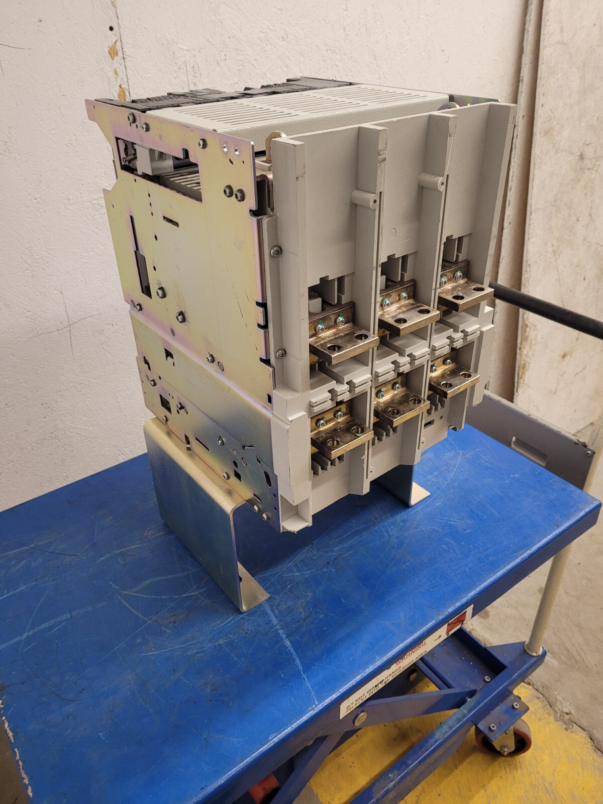 ABB SACE Emax 2.2N  1600A Ekip Touch LSIG E2.2N 3 Pole Circuit Breaker [2B]