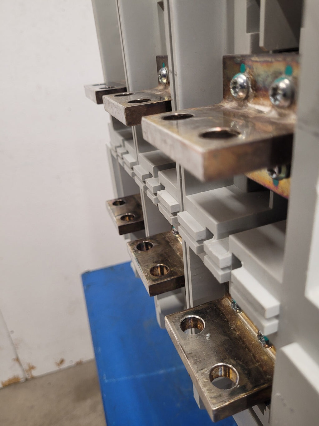 ABB SACE Emax 2.2N  1600A Ekip Touch LSIG E2.2N 3 Pole Circuit Breaker [2B]