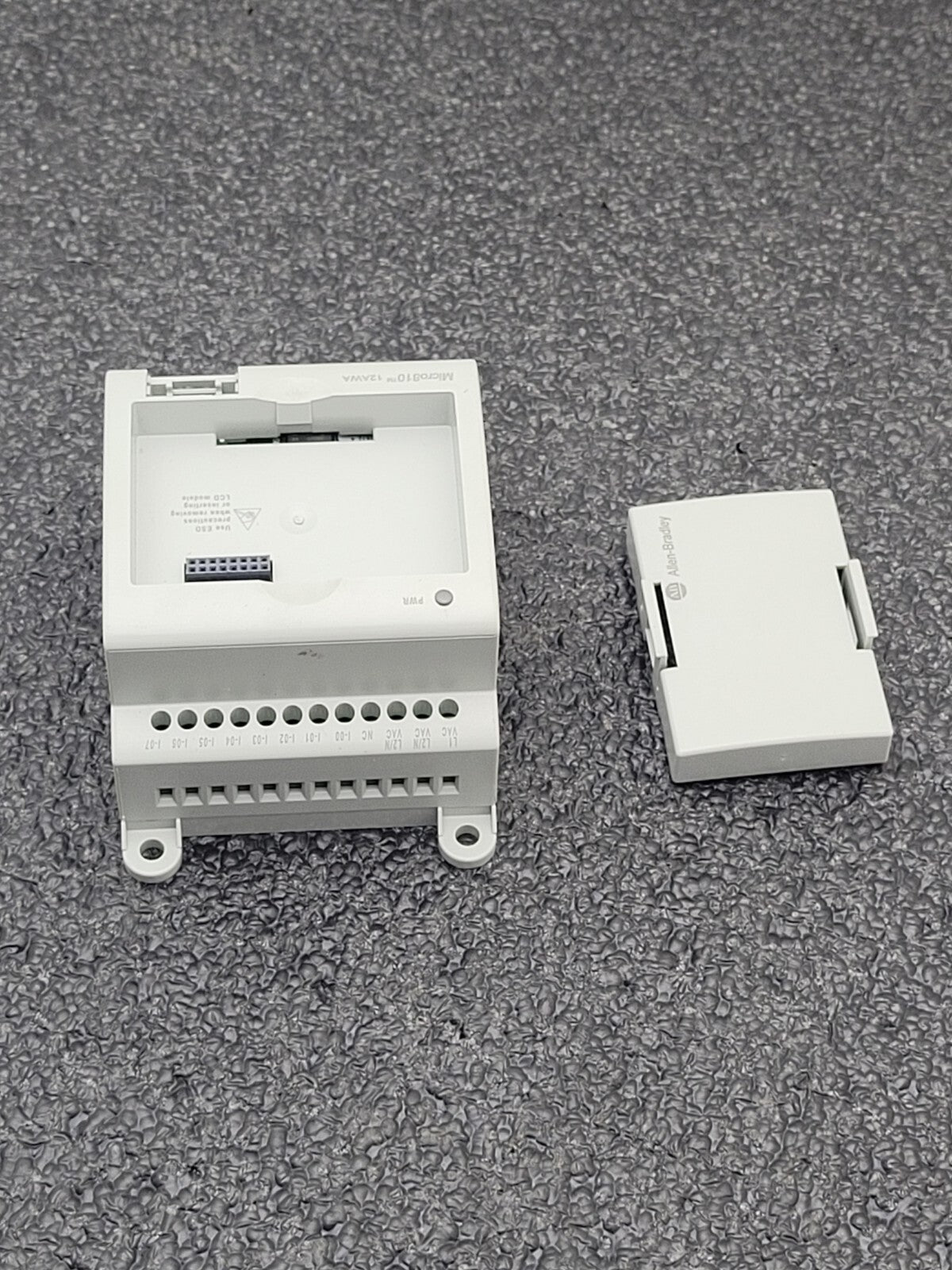 Allen-Bradley 2080-LC10-12AWA Micro810 12 l/O Smart Relay Controller PLC