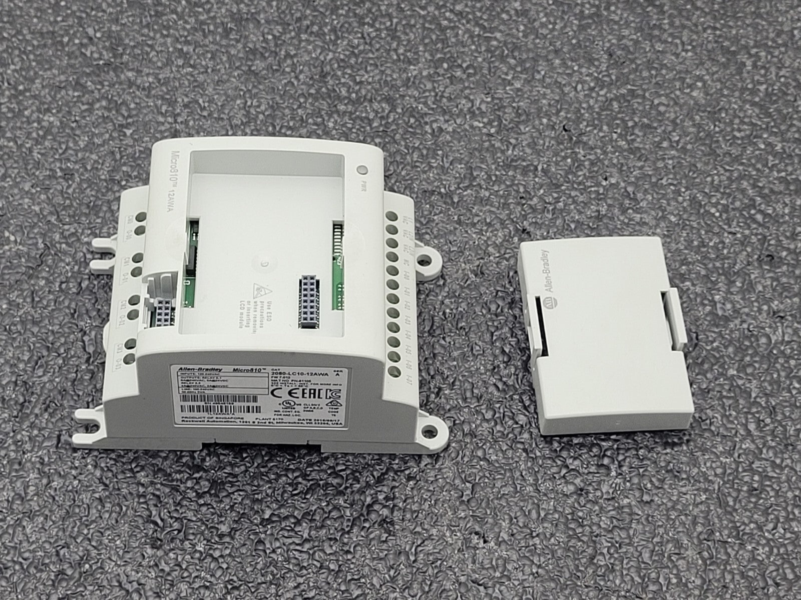 Allen-Bradley 2080-LC10-12AWA Micro810 12 l/O Smart Relay Controller PLC