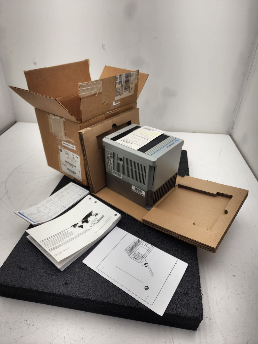 Allen Bradley 1305-BA03A Adjustable Frequency Drive New Old Stock Open Box