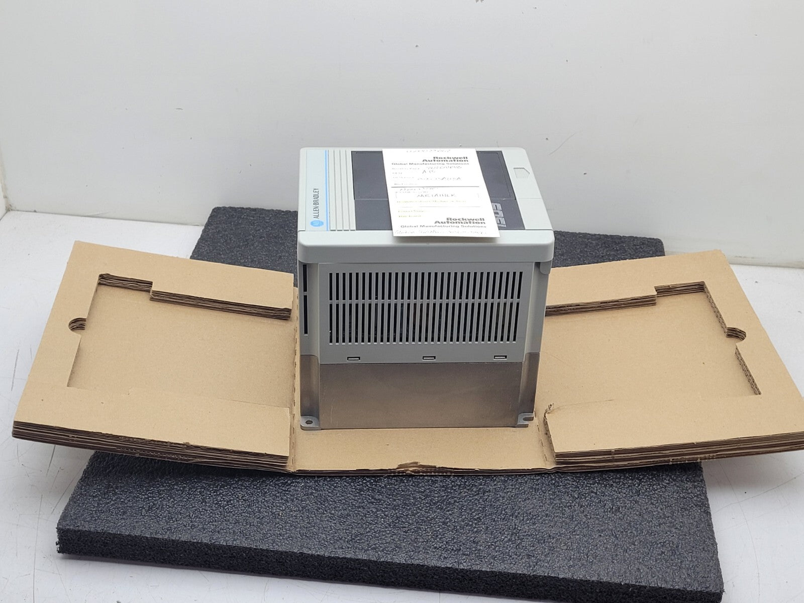 Allen Bradley 1305-BA03A Adjustable Frequency Drive New Old Stock Open Box