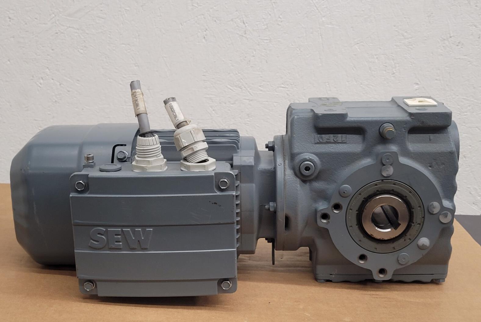 SEW-EURODRIVE SA47/T DRS71S4BE05 Right Angle Gearmotor Thru Shaft 32:1 Ratio