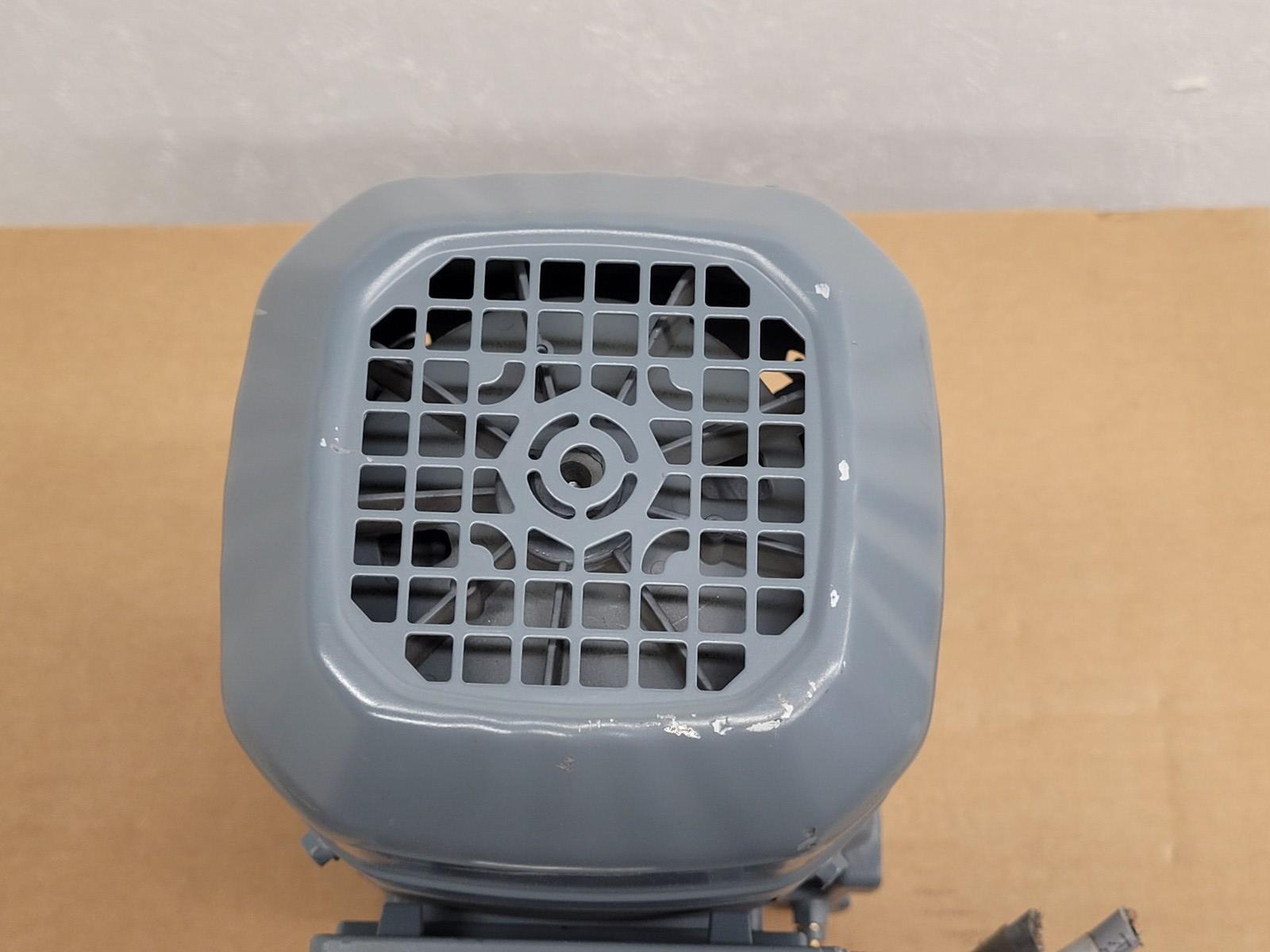 SEW-EURODRIVE SA47/T DRS71S4BE05 Right Angle Gearmotor Thru Shaft 32:1 Ratio