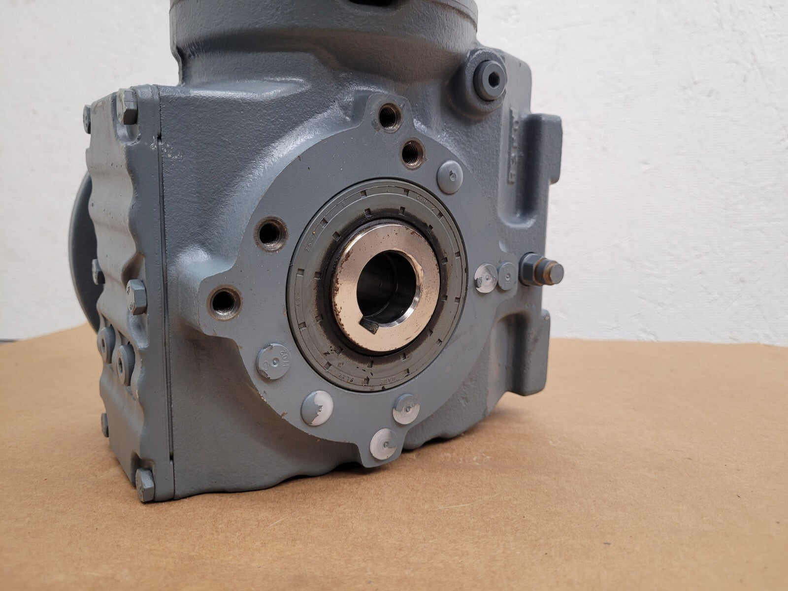 SEW-EURODRIVE SA47/T DRS71S4BE05 Right Angle Gearmotor Thru Shaft 32:1 Ratio