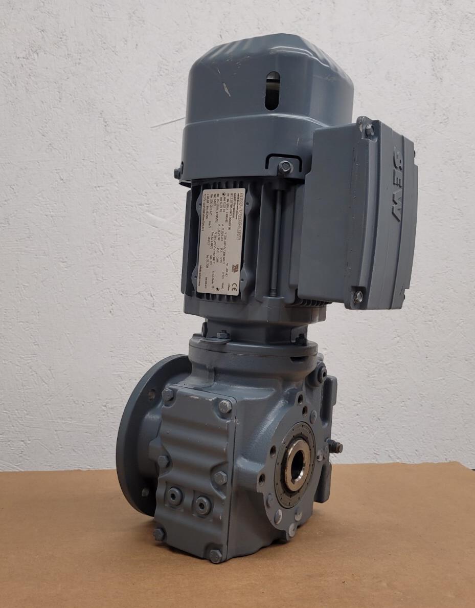 SEW-EURODRIVE SA47/T DRS71S4BE05 Right Angle Gearmotor Thru Shaft 32:1 Ratio