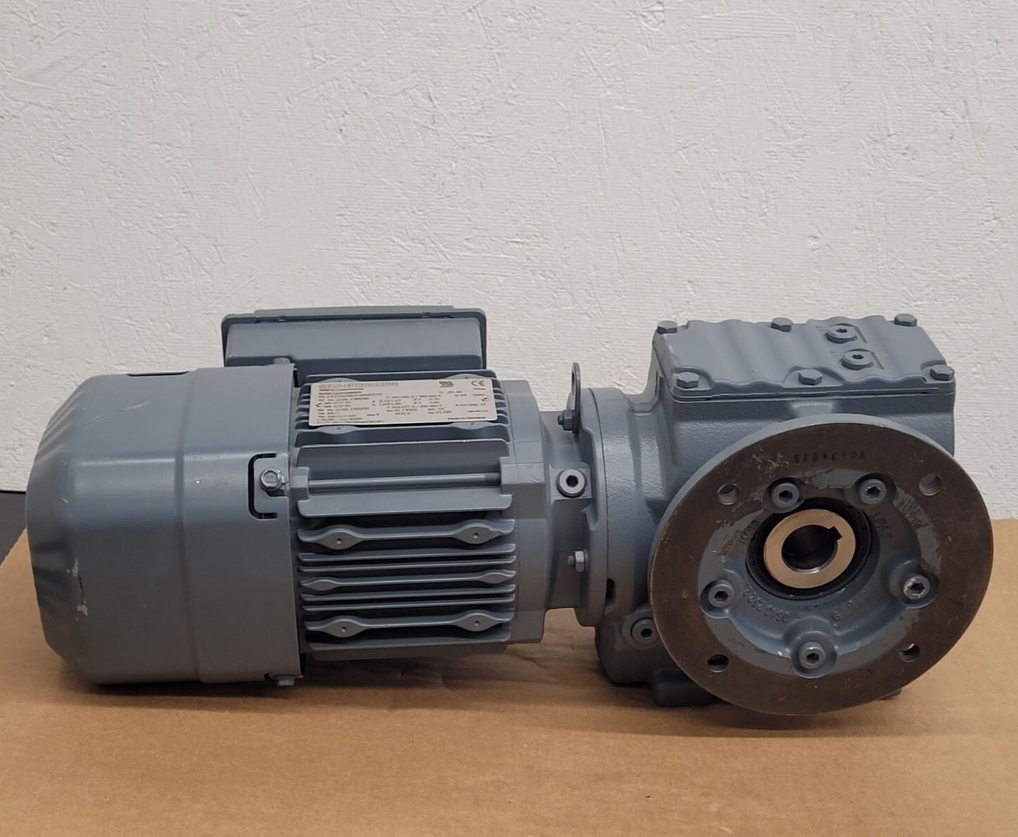 SEW-EURODRIVE SA47/T DRS71S4BE05 Right Angle Gearmotor Thru Shaft 32:1 Ratio