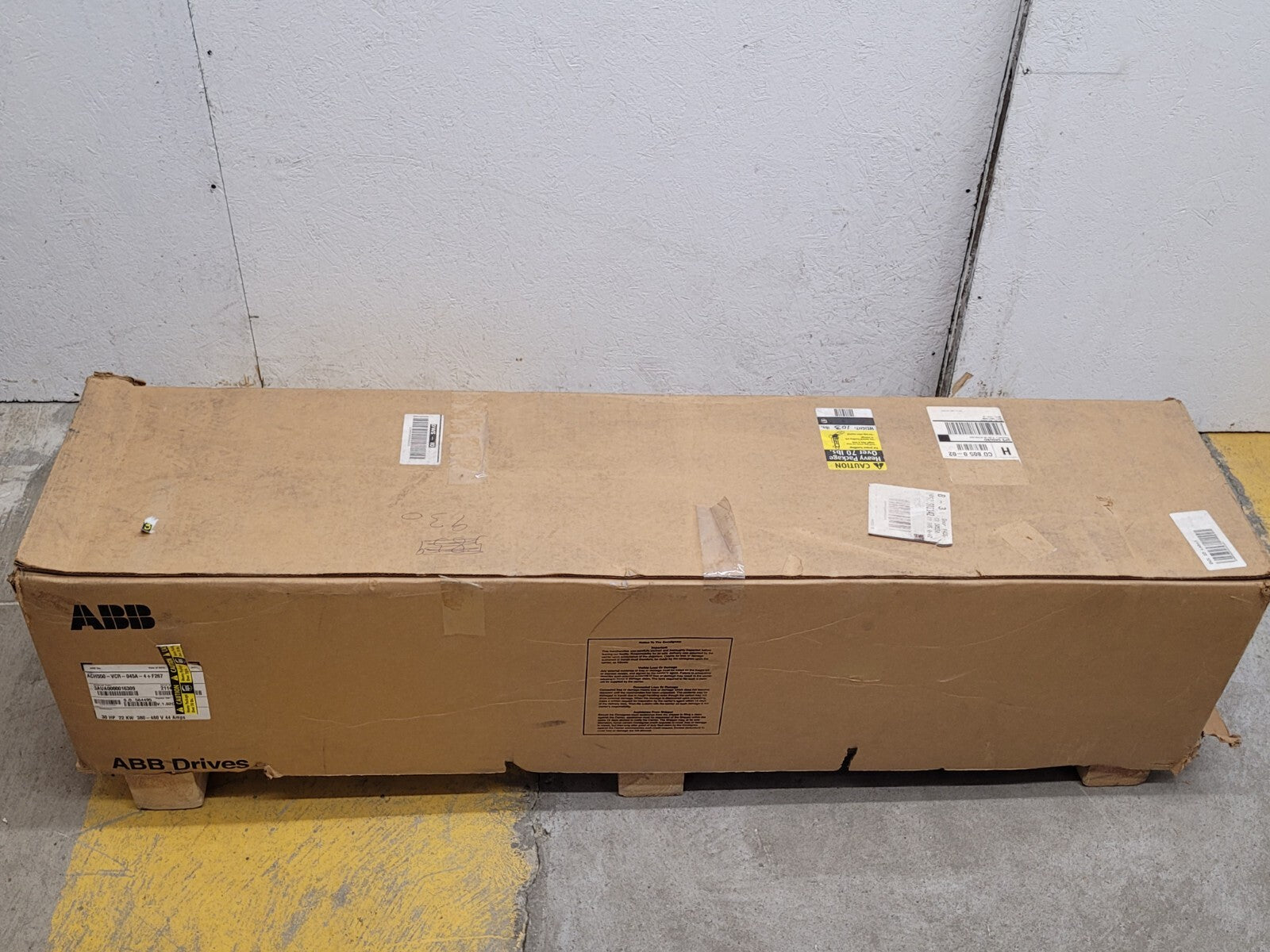 ACH550-VCR-045A-4+F267 ABB 30HP 380-480VAC 44 AMPS Driver/bypass Control Unit