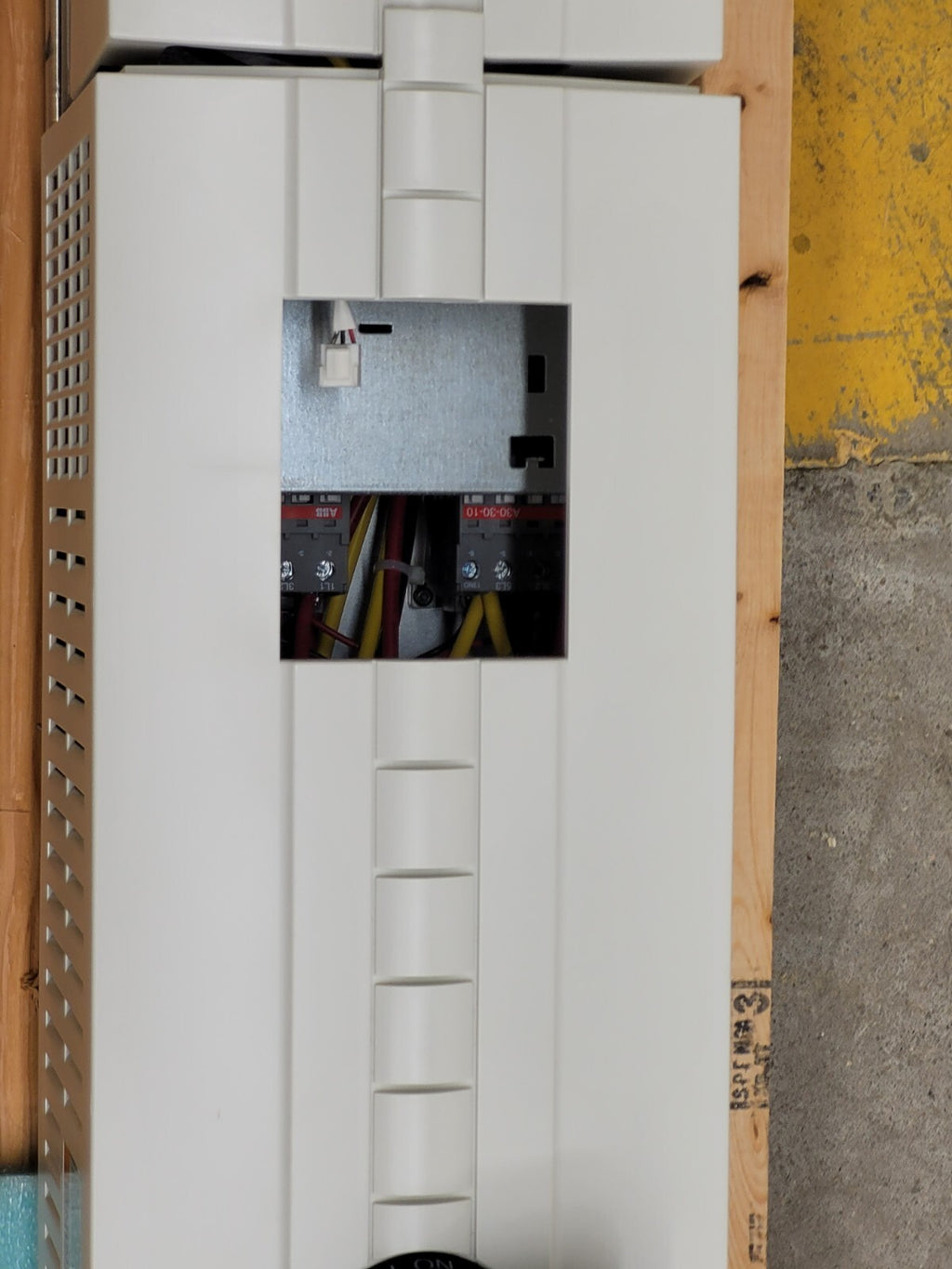 NEW ABB ACH550-VCR-038A-4+F267 ABB 38A 460V 25HP ACH550 Missing Bypass Control