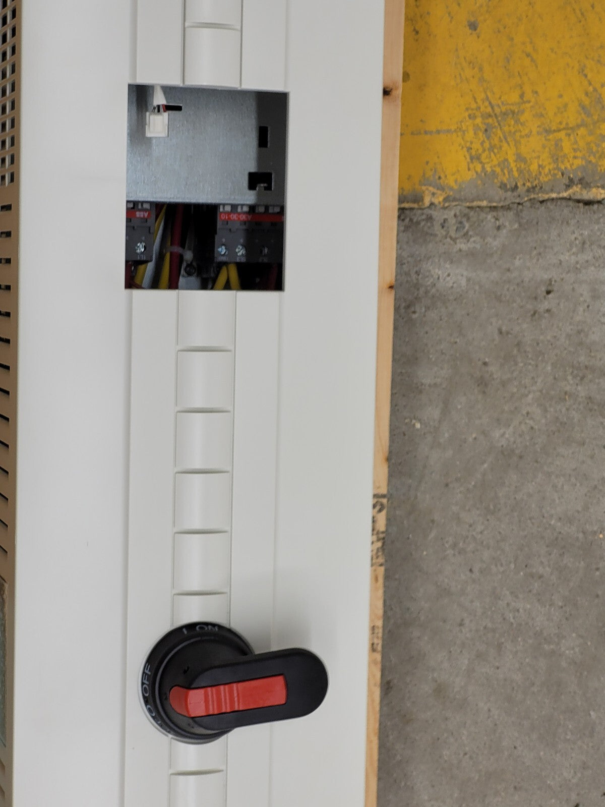 NEW ABB ACH550-VCR-038A-4+F267 ABB 38A 460V 25HP ACH550 Missing Bypass Control