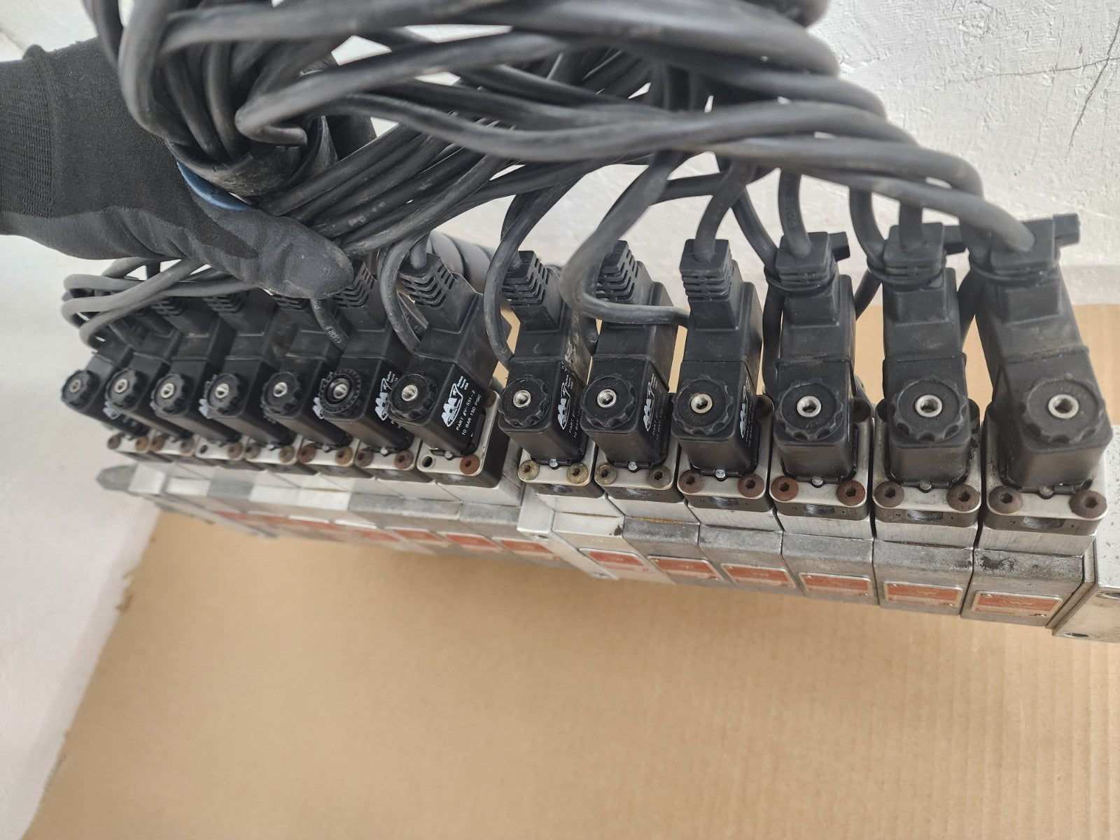 Lot 13x AAA Products Air Gas Solenoid 12V Valve Manifold EBSS2Q 150PSI 26 Out B