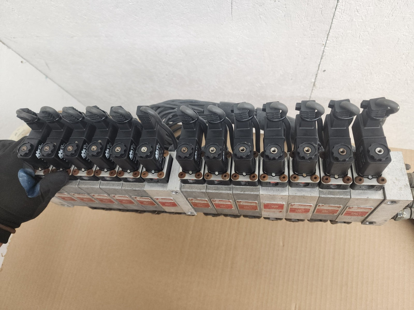 Lot 13x AAA Products Air Gas Solenoid 12V Valve Manifold EBSS2Q 150PSI 26 Out B