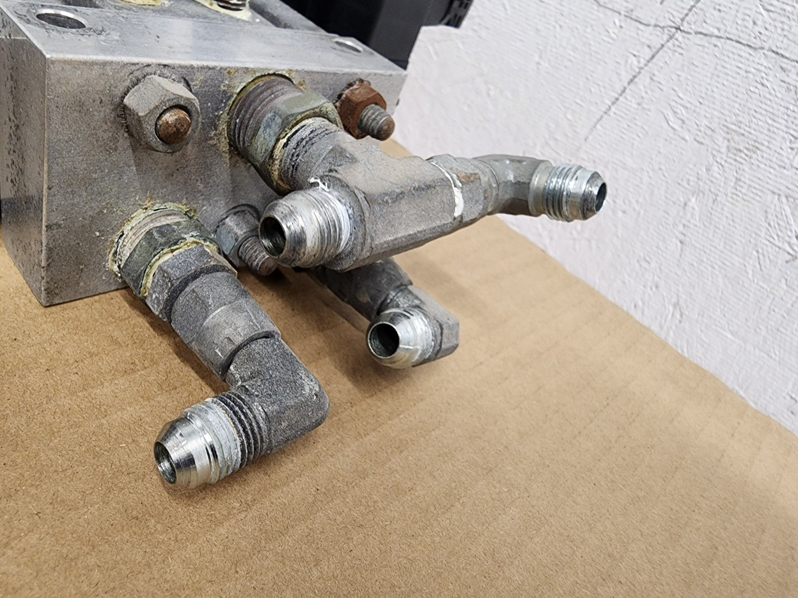 Lot 13x AAA Products Air Gas Solenoid 12V Valve Manifold EBSS2Q 150PSI 26 Out B