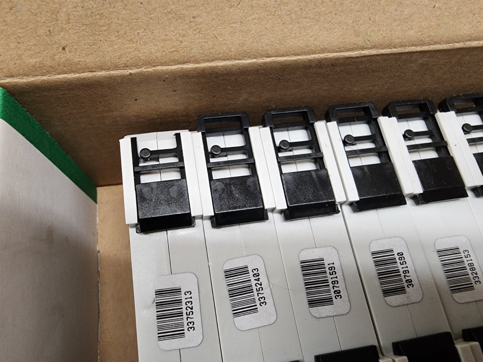 Box of 9x Schneider Electric Magnecraft 841CS5-UNI Sensing Relay DIN Rail Mount