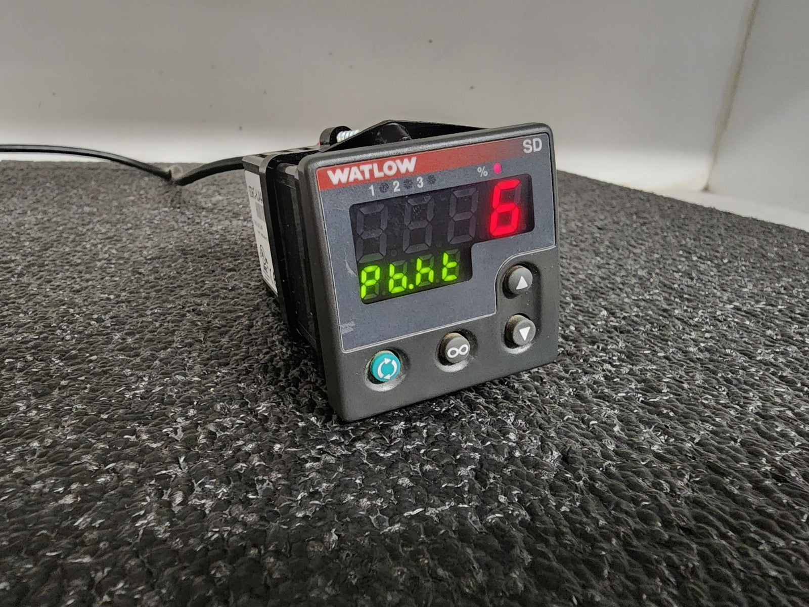 Watlow SD SD6C-HJAA-AARG On/Off PID Universal Temperature Controller 110-240VAC