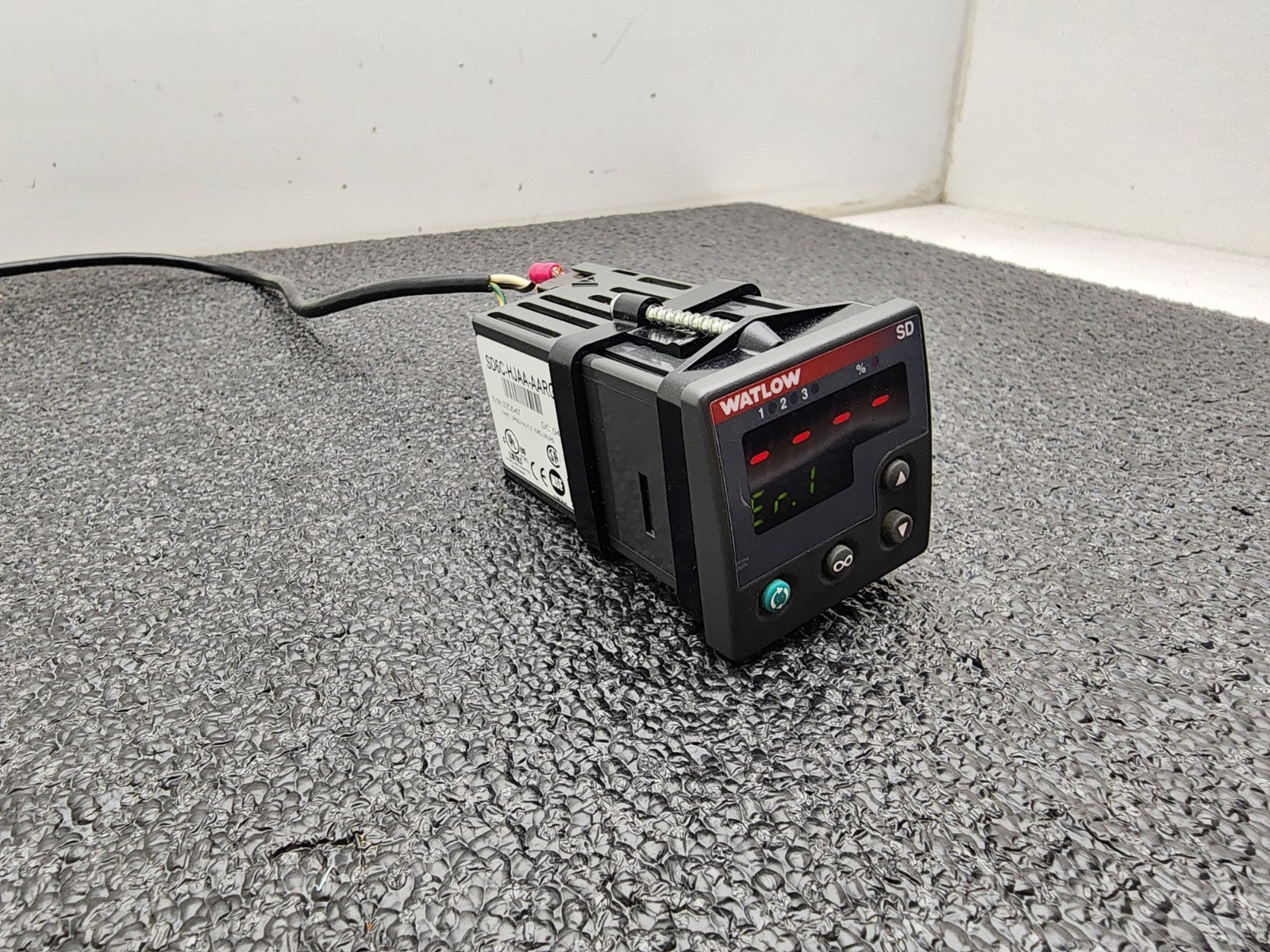 Watlow SD SD6C-HJAA-AARG On/Off PID Universal Temperature Controller 110-240VAC