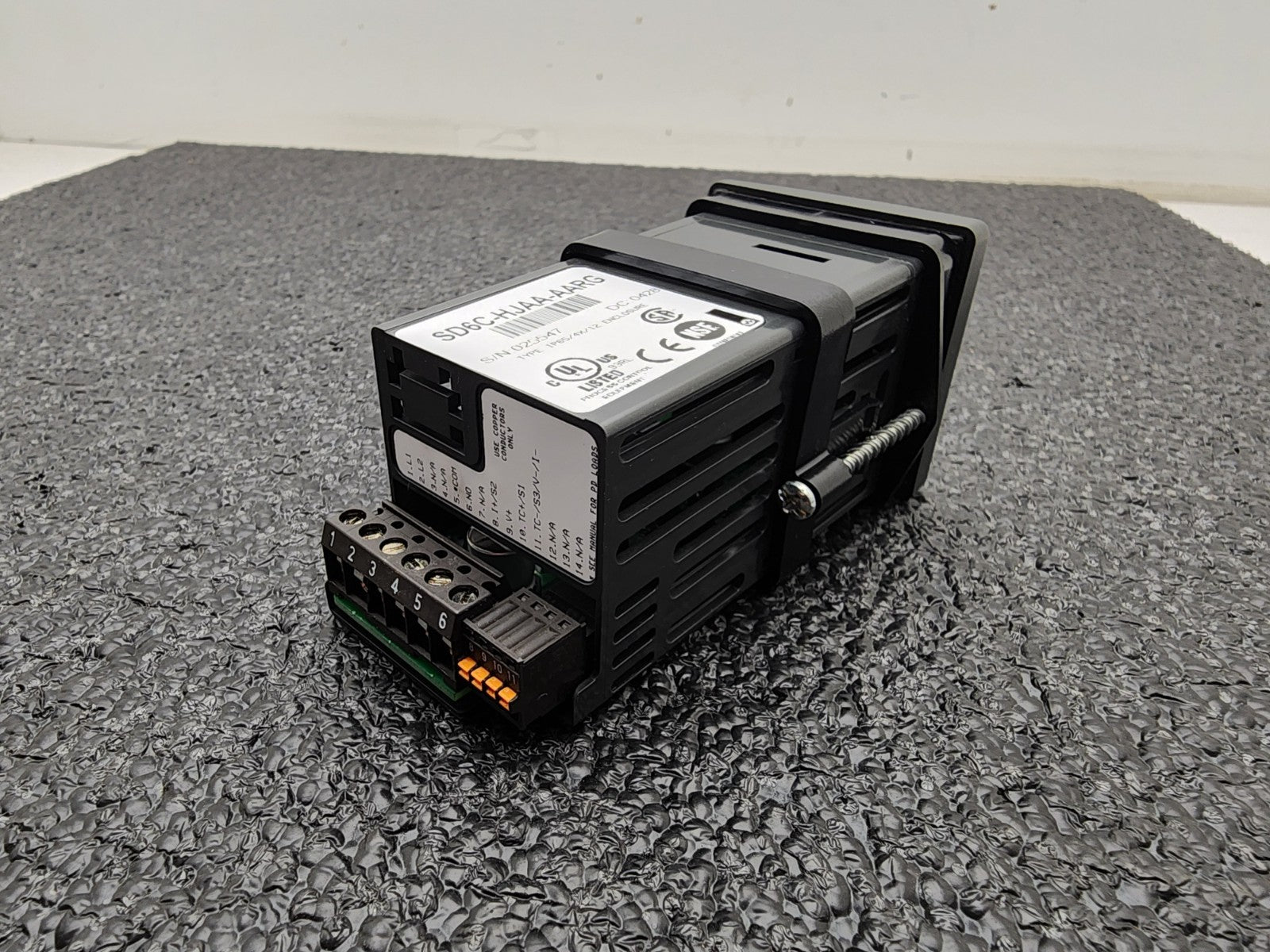 Watlow SD SD6C-HJAA-AARG On/Off PID Universal Temperature Controller 110-240VAC