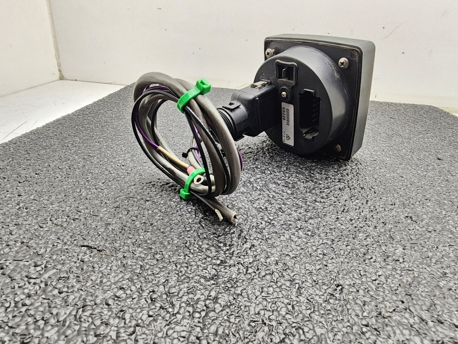 V3 Veethree C320 3.5″ CAN Bus Display Color LCD Diesel Engine Control Monitor