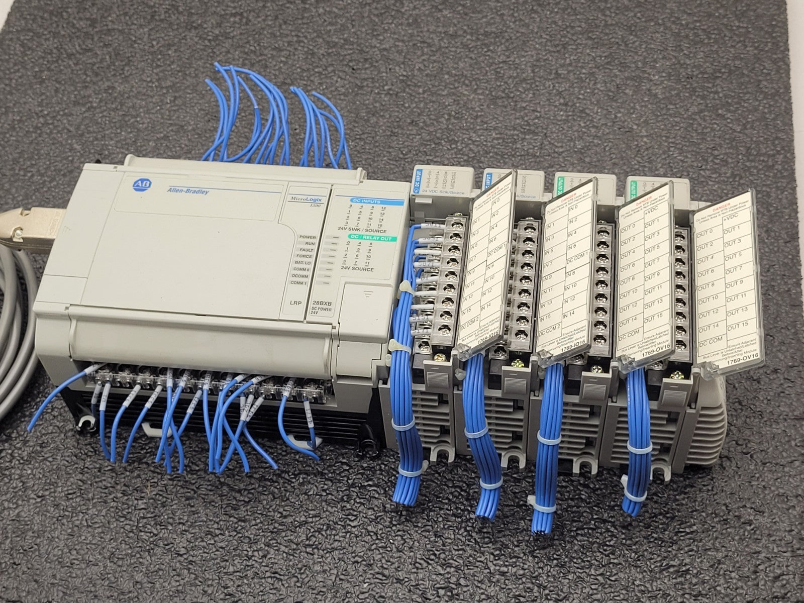 Allen Bradley 1764-28BXB Micrologix 1500 Compact I/O 1769-OF2 1769-OV16 PLC