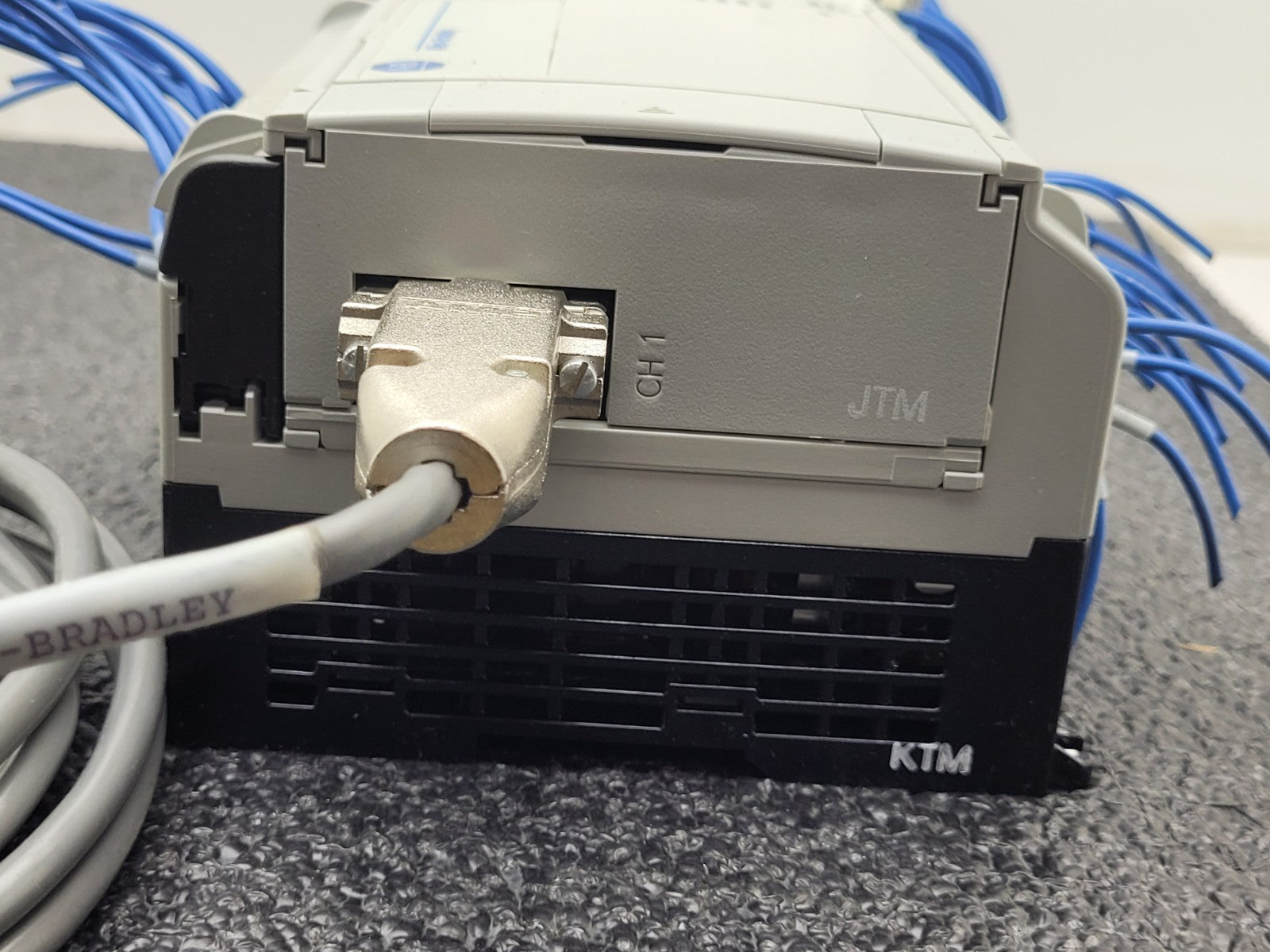 Allen Bradley 1764-28BXB Micrologix 1500 Compact I/O 1769-OF2 1769-OV16 PLC