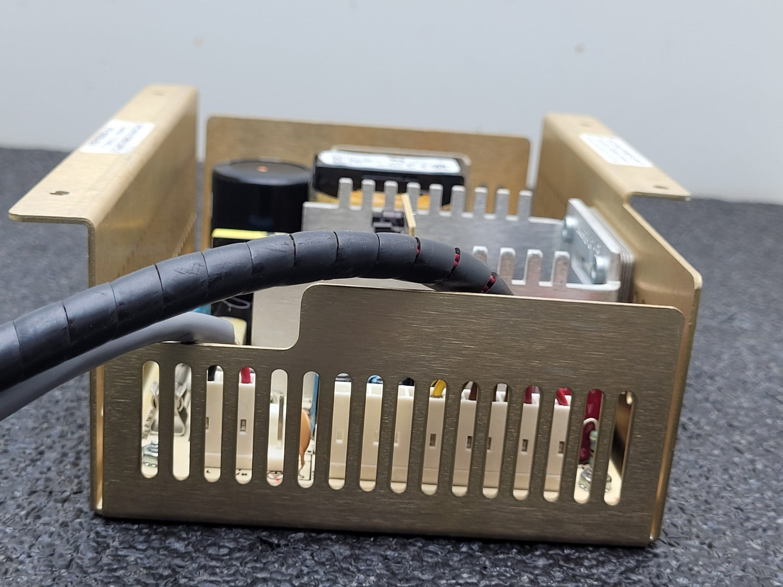 ARTESYN NFS110-7901P Power Supply 100-230V 4x Outputs: 12V, 5V, -12V, -5V Output