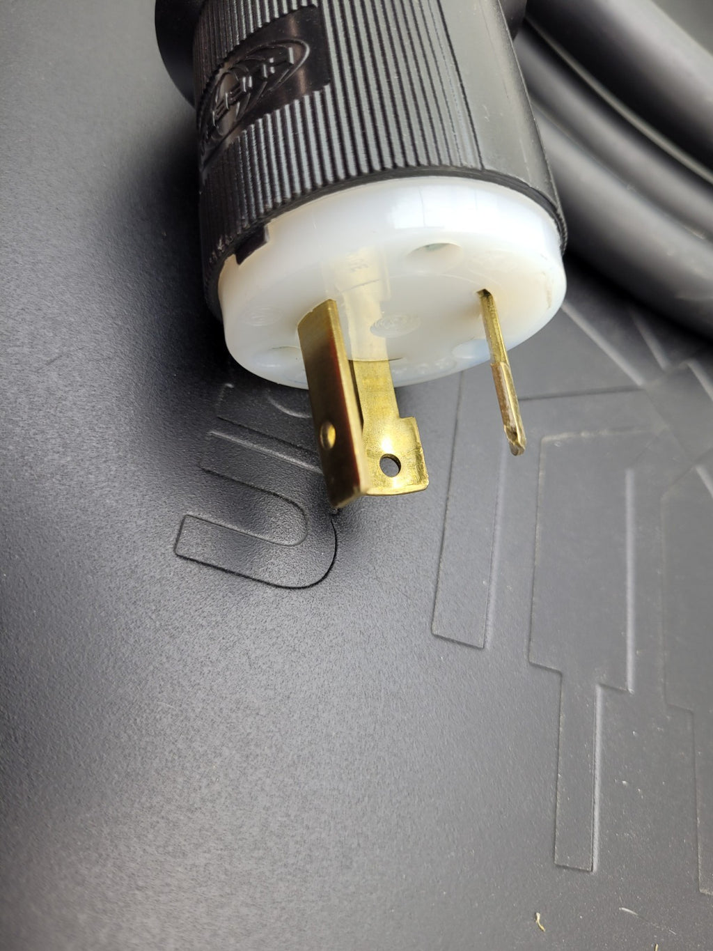 Raritan PX2-5464R 20-Outlets 120-240VAC IN/OUT 16x C13 4x Rack-Mount Power PDU