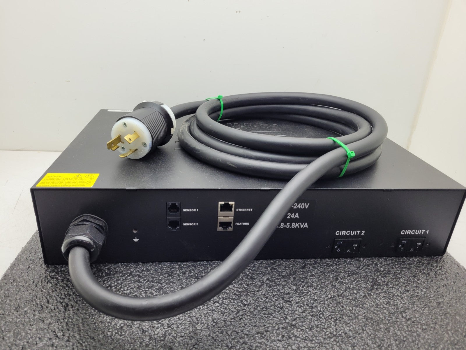 Raritan PX2-5464R 20-Outlets 120-240VAC IN/OUT 16x C13 4x Rack-Mount Power PDU