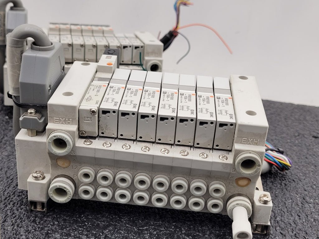 Lot of 4 SMC VQ1100-5  Solenoid Valve Blocks 24 Valves DIN Rail Mount DB25 Lot F