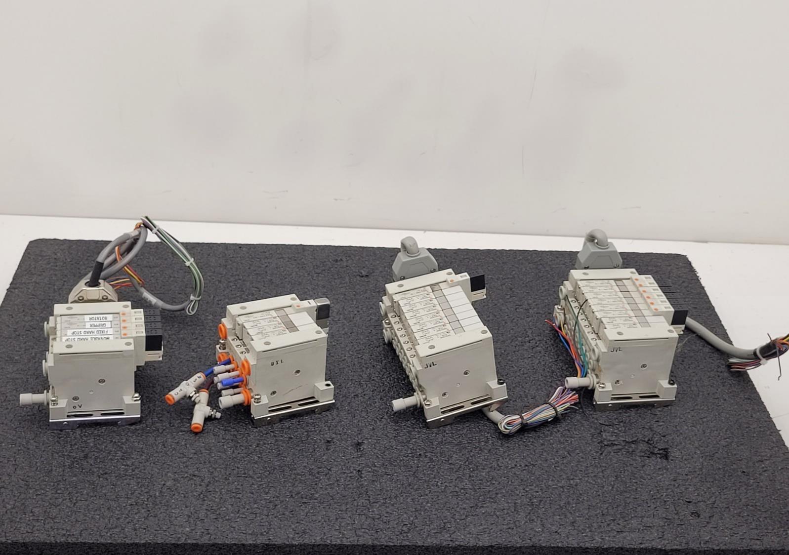 Lot of 4 SMC VQ1100-5  Solenoid Valve Blocks 24 Valves DIN Rail Mount DB25 Lot F