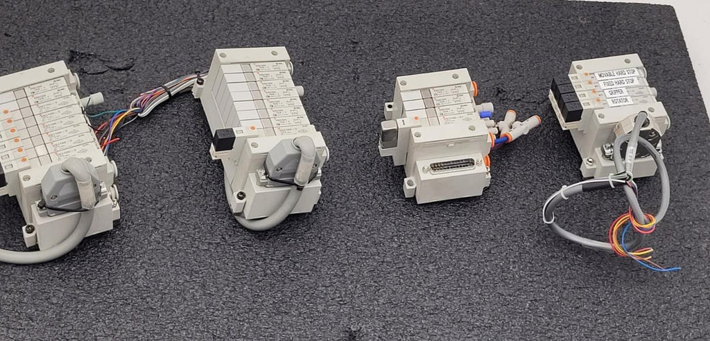 Lot of 4 SMC VQ1100-5  Solenoid Valve Blocks 24 Valves DIN Rail Mount DB25 Lot F