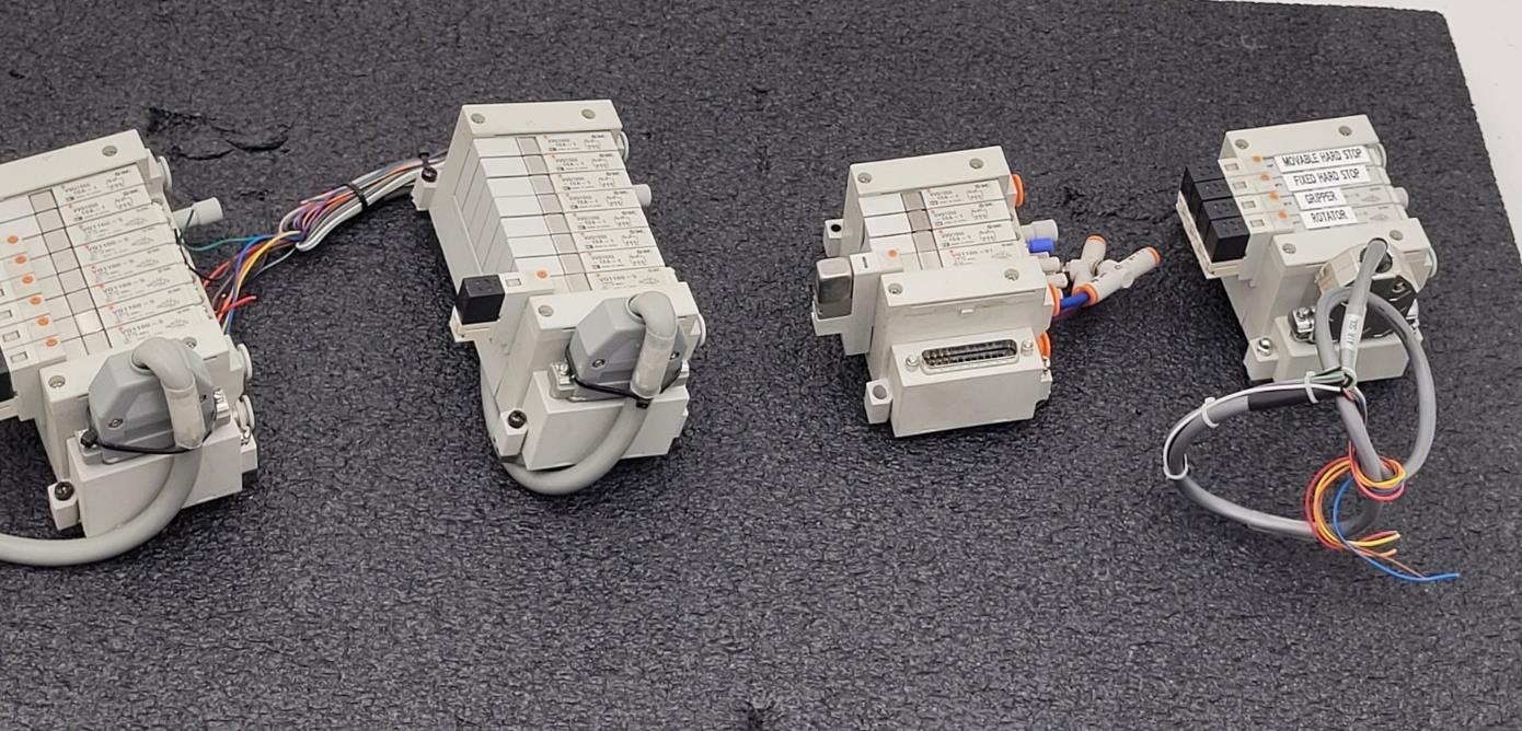 Lot of 4 SMC VQ1100-5  Solenoid Valve Blocks 24 Valves DIN Rail Mount DB25 Lot F