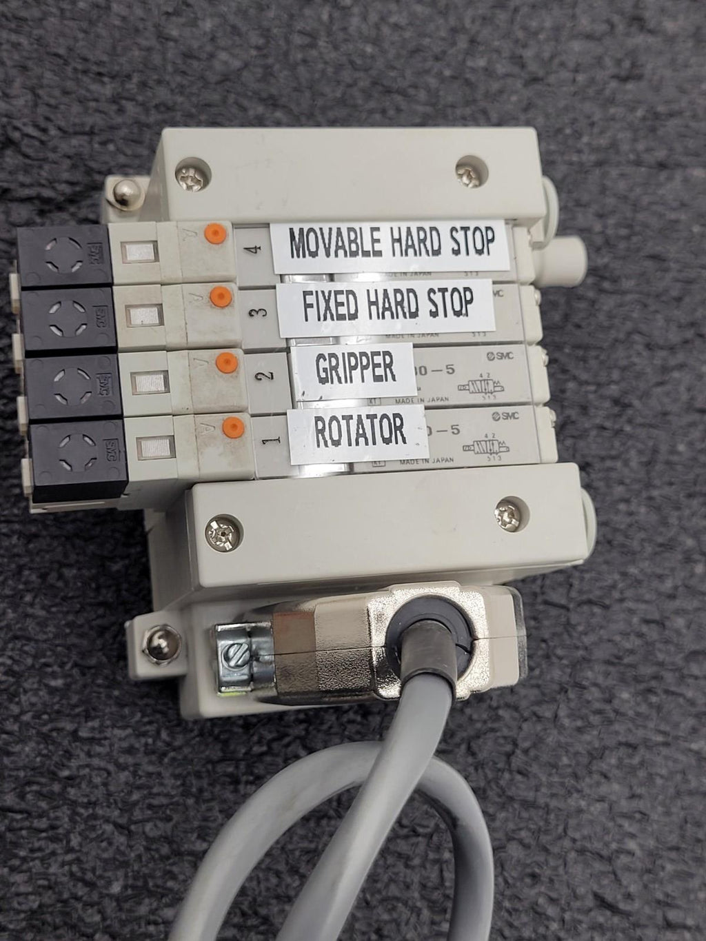 Lot of 4 SMC VQ1100-5  Solenoid Valve Blocks 24 Valves DIN Rail Mount DB25 Lot F