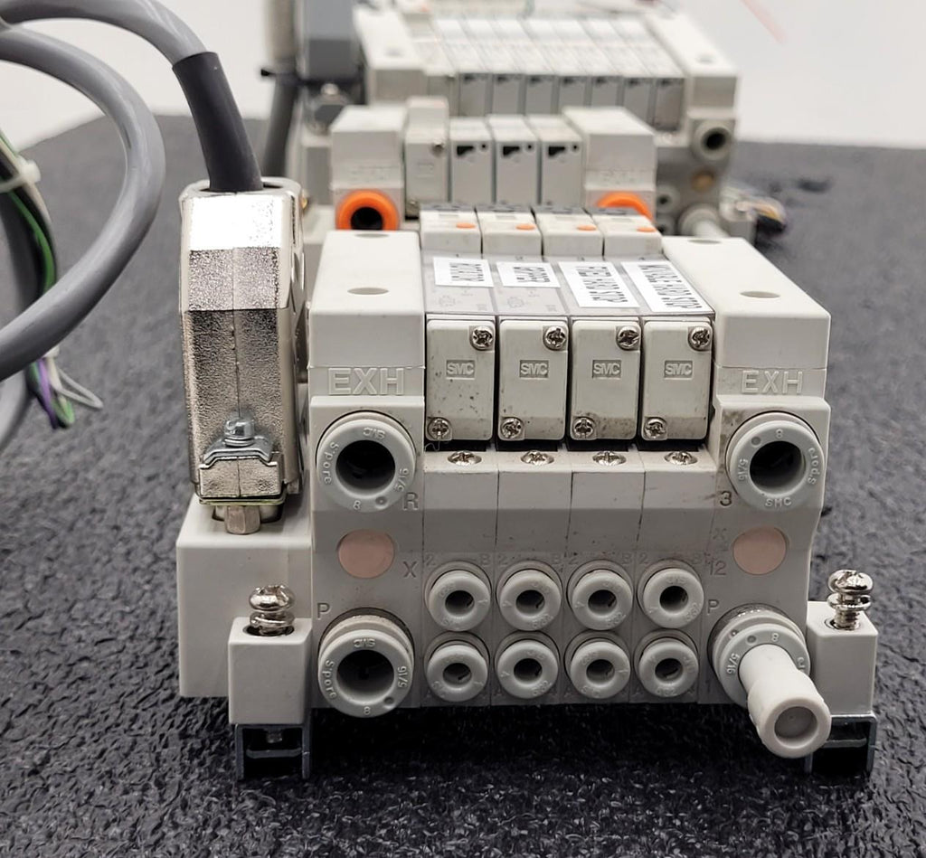 Lot of 4 SMC VQ1100-5  Solenoid Valve Blocks 24 Valves DIN Rail Mount DB25 Lot F