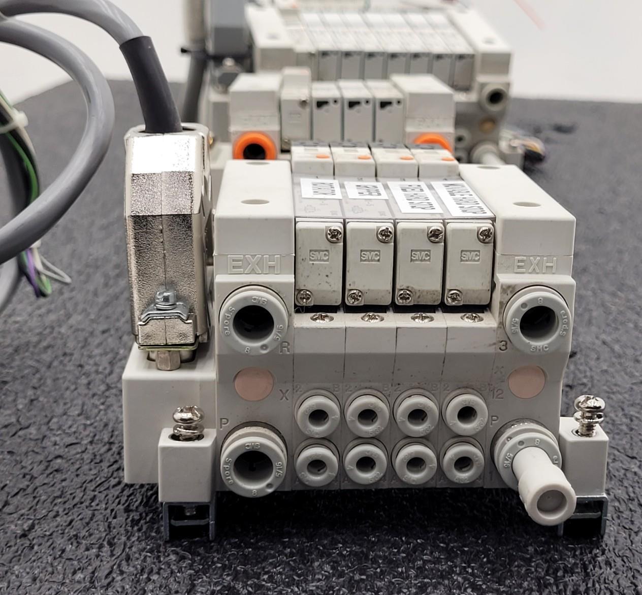 Lot of 4 SMC VQ1100-5  Solenoid Valve Blocks 24 Valves DIN Rail Mount DB25 Lot F