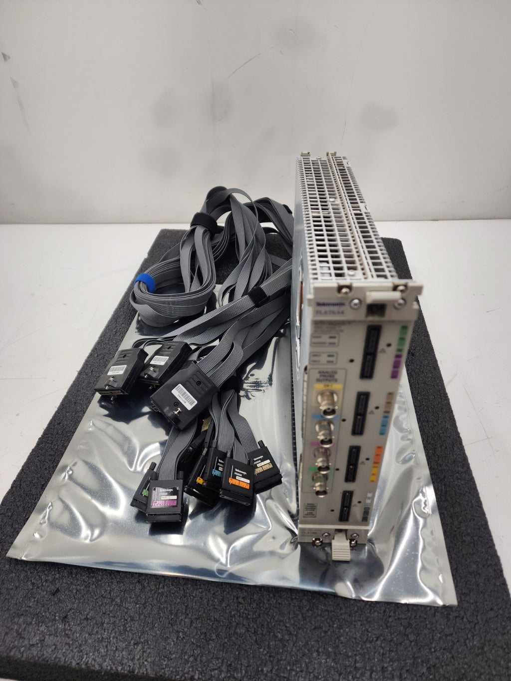 Tektronix TLA7AA4 5.6 136-Ch 32MB 450MHz Timing Logic Analyzer Module 4x P6860