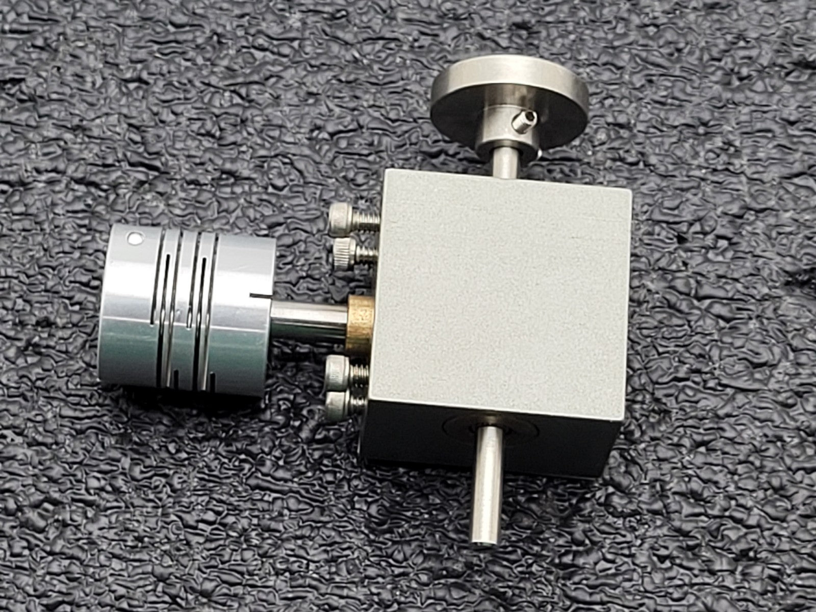 Oriental Motor AC Servo NXM45A ONDRIVES RW3-20 20:1 Right Angle Gear Reducer